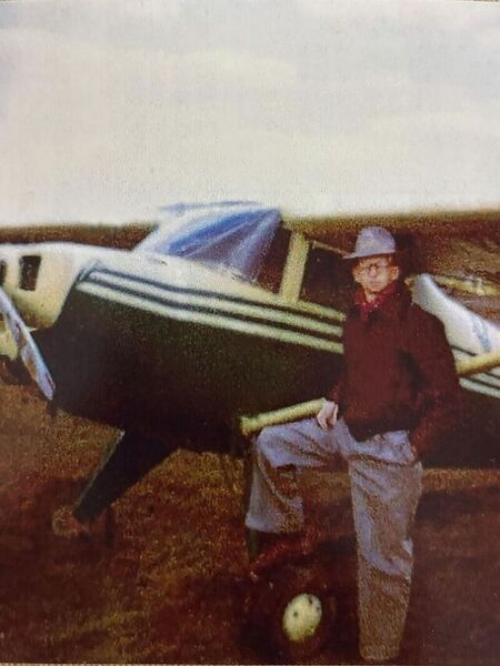 File:GeneNewmanAirplane.jpg