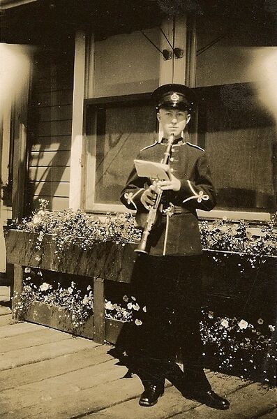 File:Jack-currie-clarinet-1927.jpg
