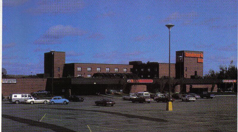 File:The Expressway Lounge landmark1984.jpg