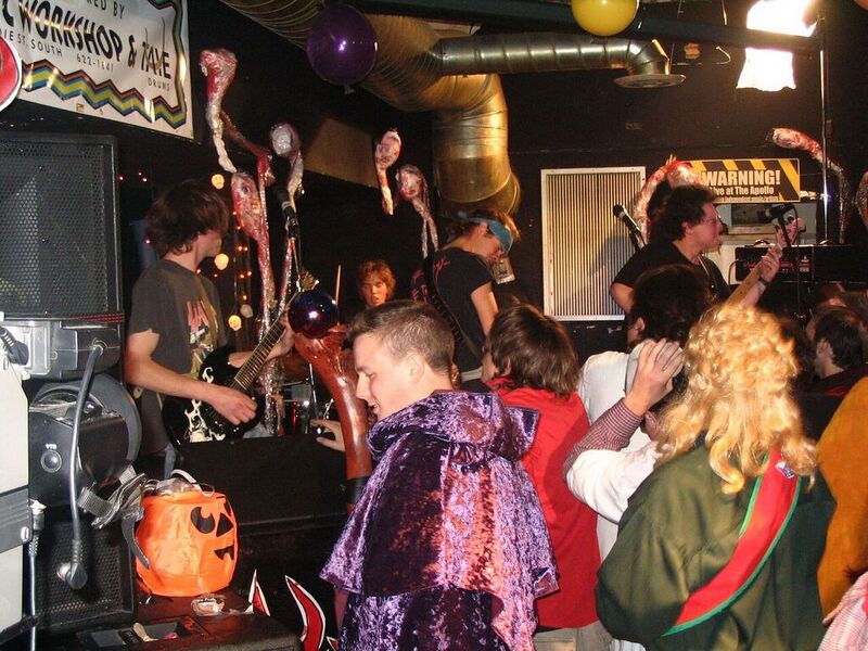 File:SpeedwayLiveAtApollo.jpg