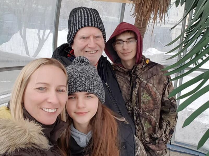 File:AngelwithFamily.jpg