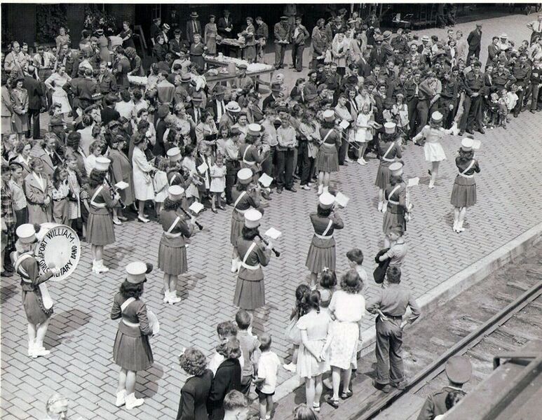 File:JacksonsBandCPR1945.jpeg